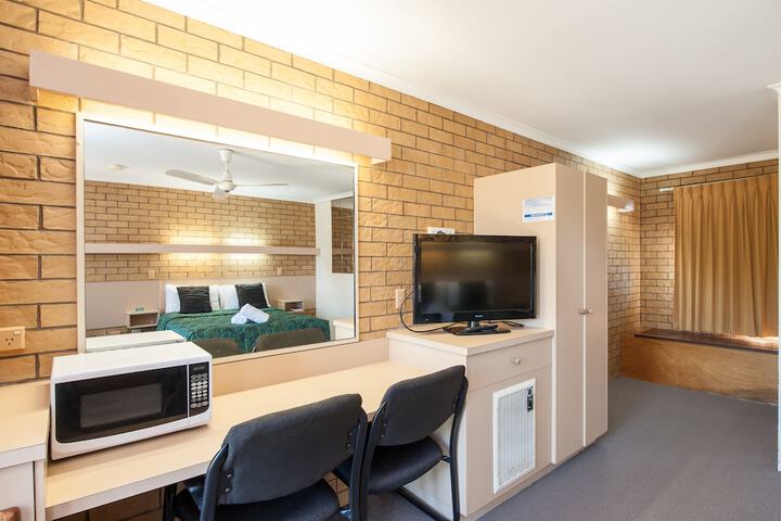 Room 33 of 63