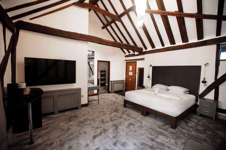 Room 28 of 114