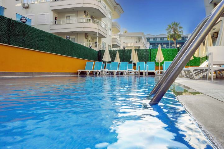 Pool Hotel