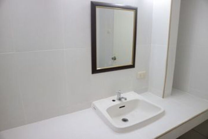 Room 4 of 17