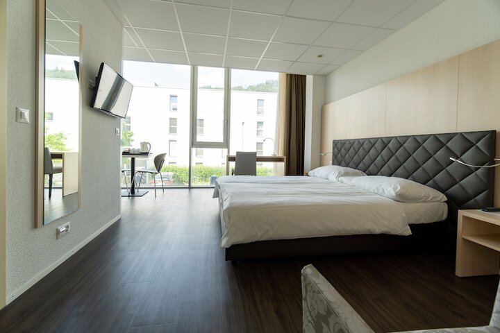 Room 25 of 66