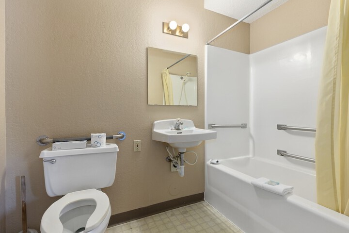Room 11 of 14