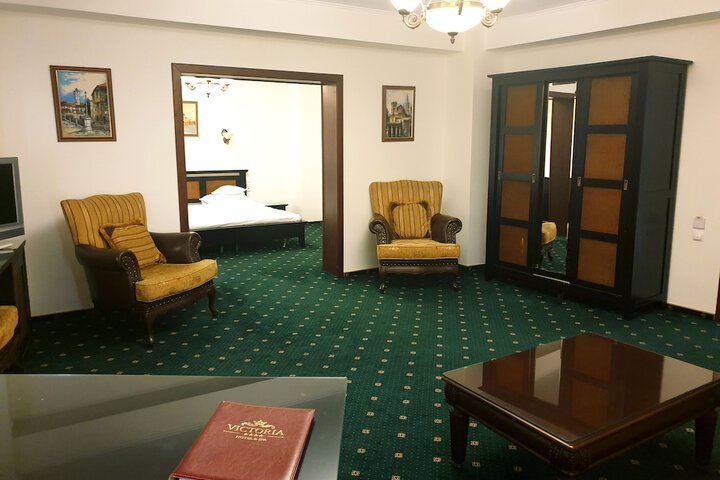 Room 13 of 28