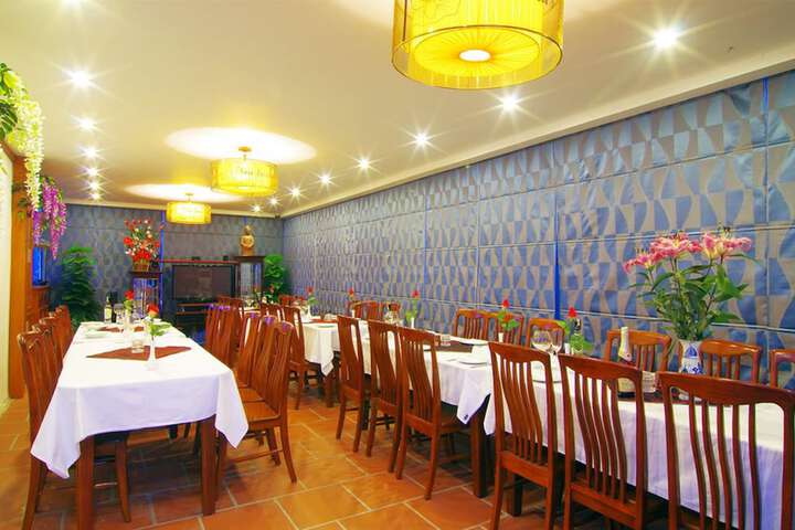 Dining 43 of 60