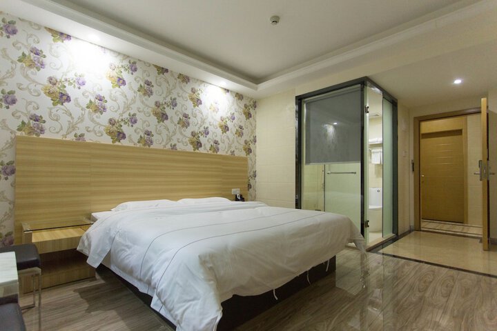 Room 10 of 33