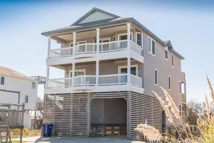 Funtiki - S Nags Head MP 17.5 Semi-Oceanfront, 150 Yds to Beach, Pool, Hot Tub, Pool Table, Pets OK in Whalebone, NC