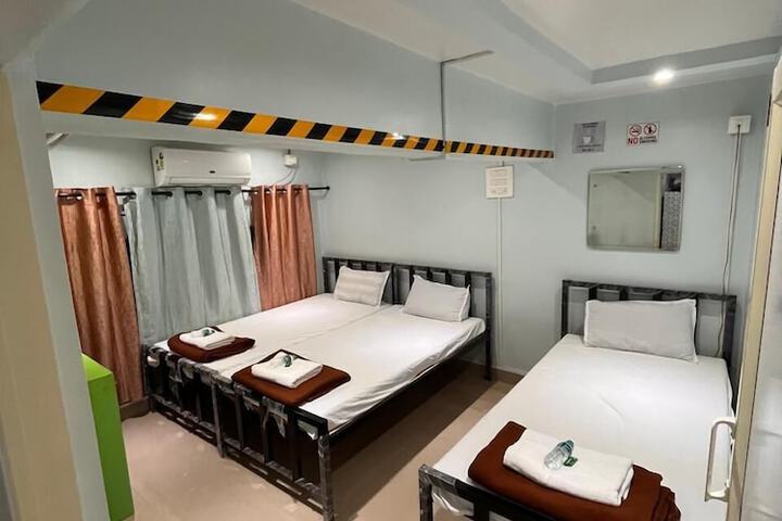 Room 8 of 31