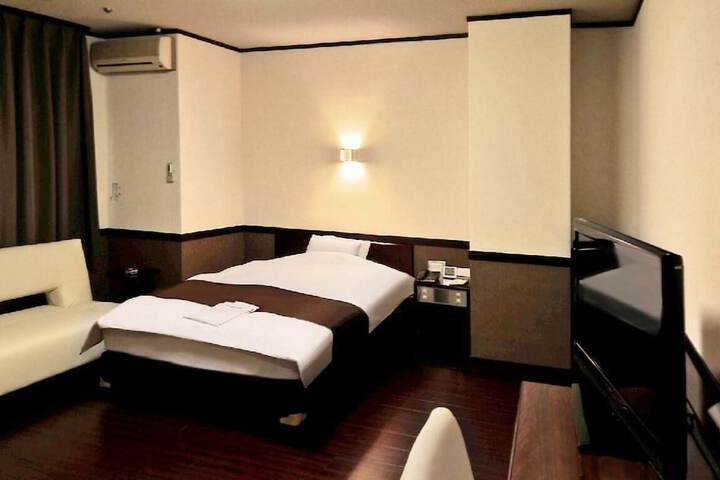 Room 9 of 27