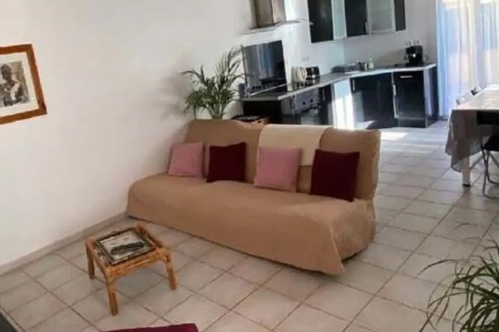 Lovely Holiday Home in Marseille With Balcony