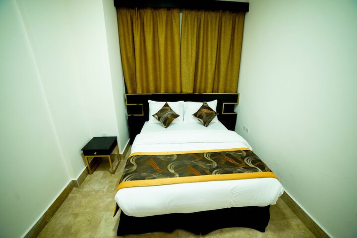 Room 13 of 34