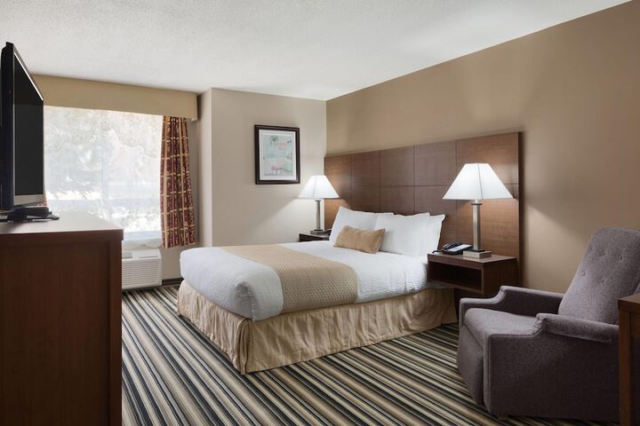 Room 4 of 16