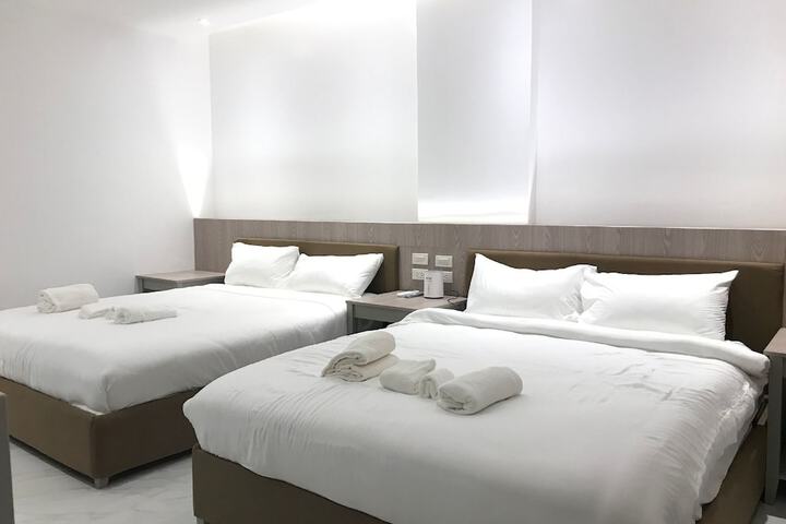 Room 6 of 72