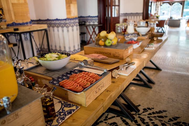 Breakfast/Coffee Service 66 of 124