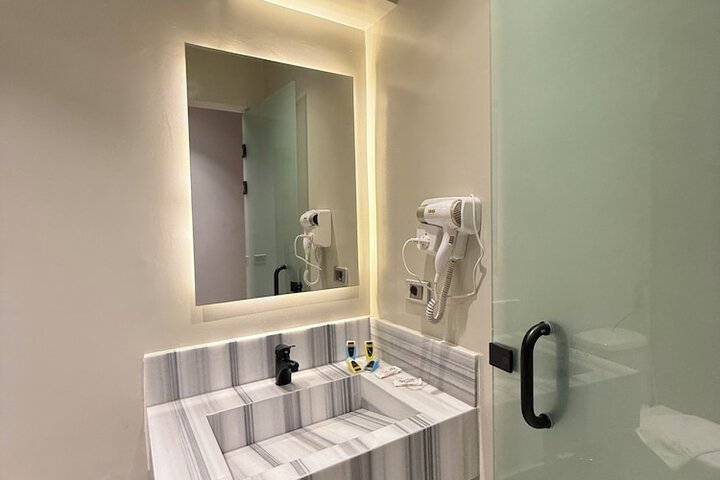 Room 150 of 227