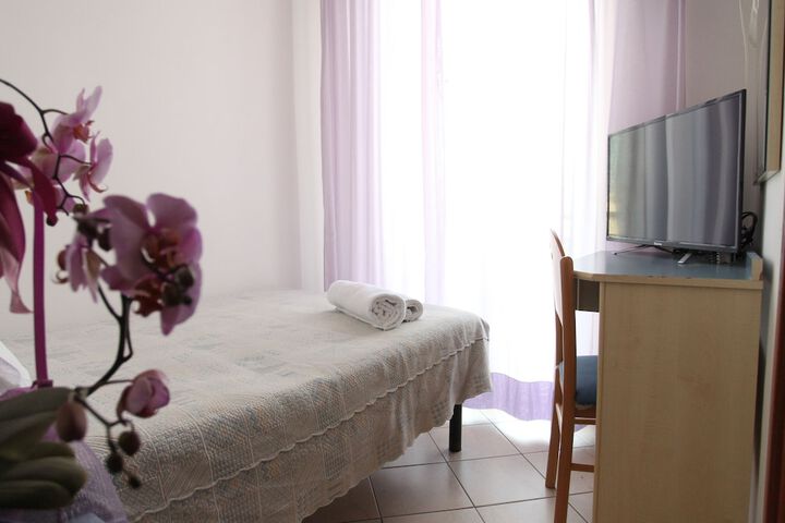 Room 19 of 108
