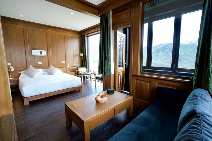 Room 10 of 12