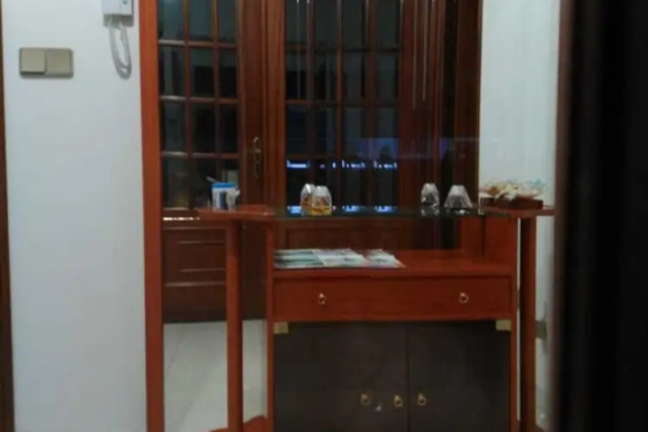Room 5 of 11