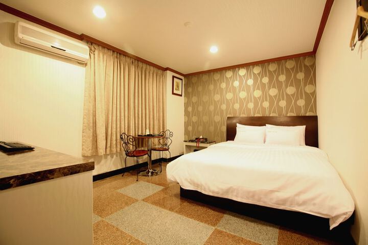 Room 7 of 43