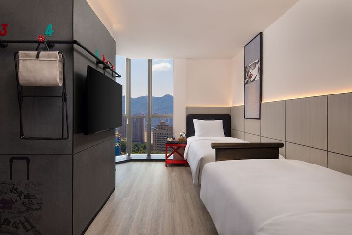 Room 55 of 96