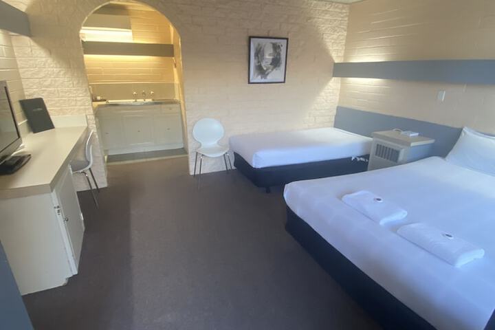 Room 15 of 36