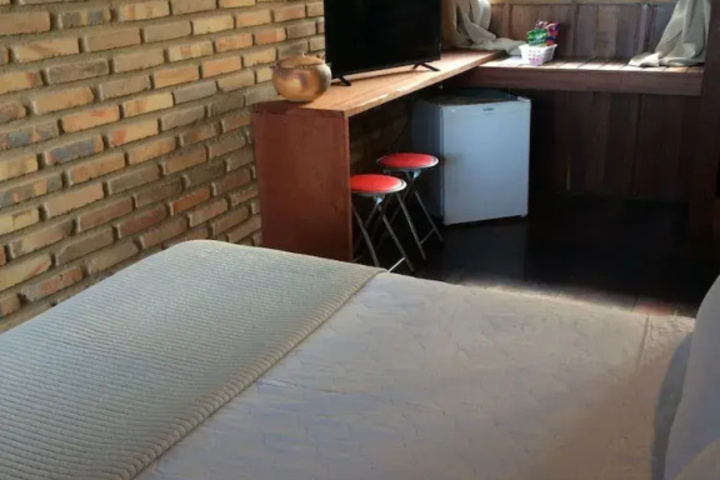 Room 5 of 16
