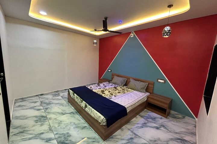 Room 2 of 28