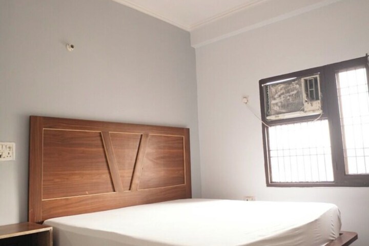 Room 10 of 18