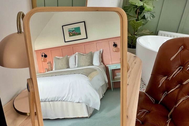 Room 5 of 50