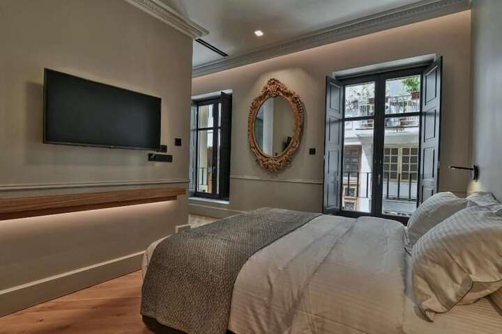 Room 22 of 80