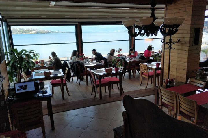 Dining 77 of 90