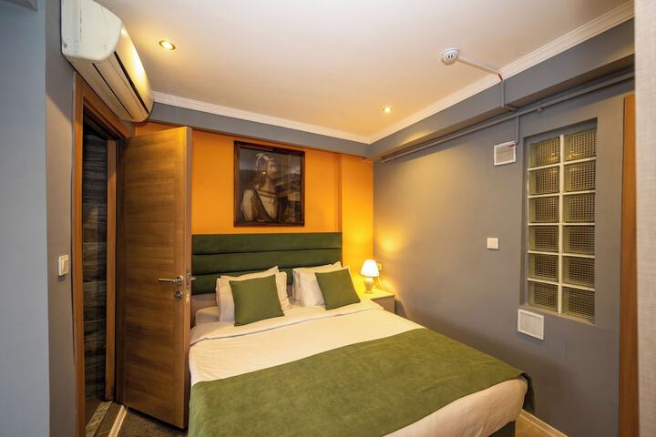 Room 29 of 158
