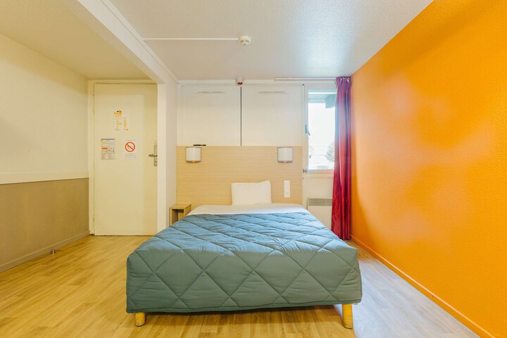 Room 10 of 44