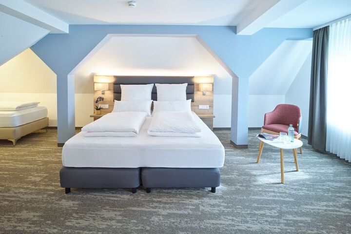 Room 6 of 24