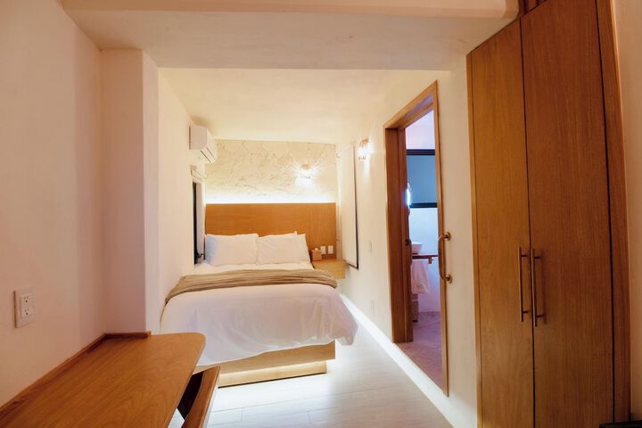 Room 13 of 52