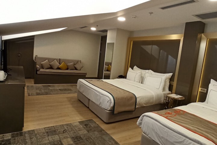 Room 14 of 40