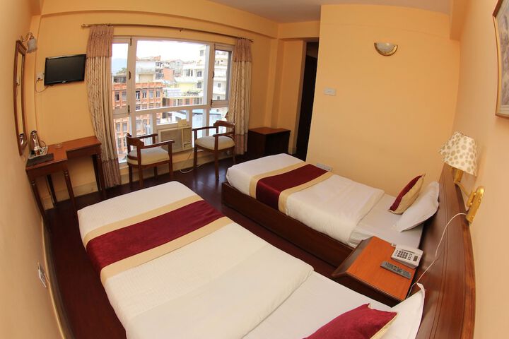 Room 6 of 33