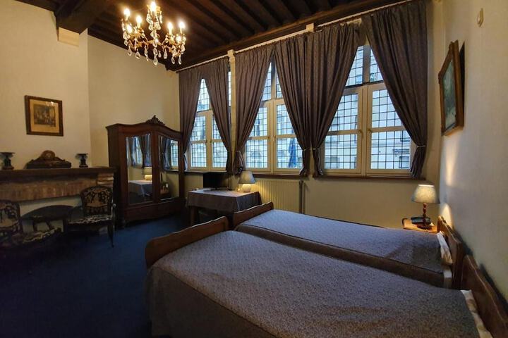 Room 10 of 40