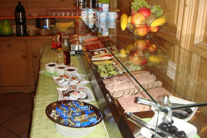 Dining 66 of 76
