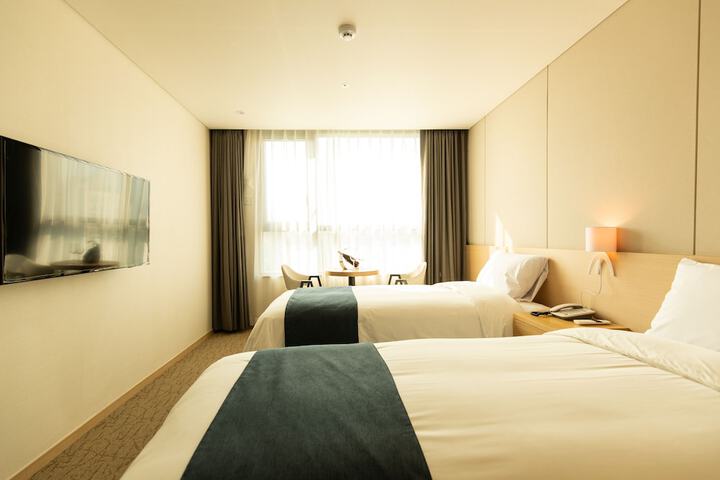 Room 10 of 61