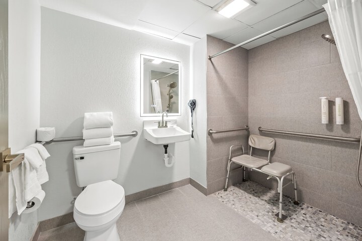 Room 40 of 56