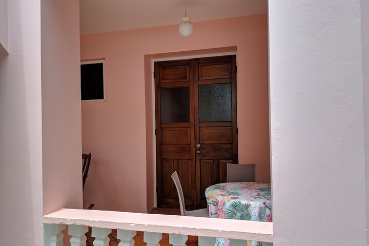 Room 9 of 83