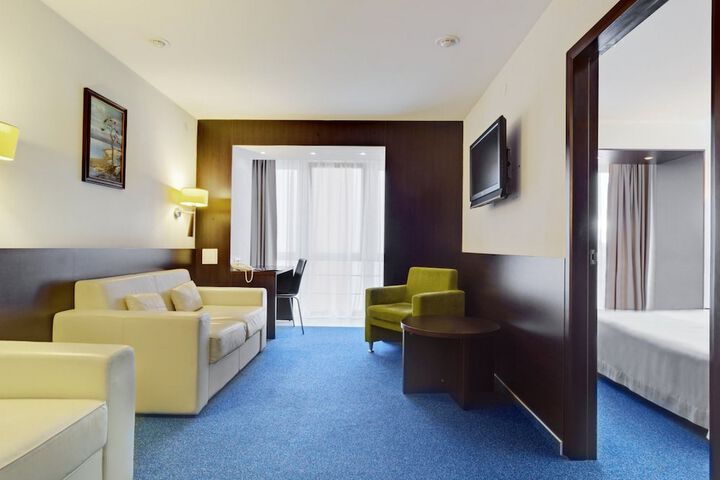 Room 8 of 37
