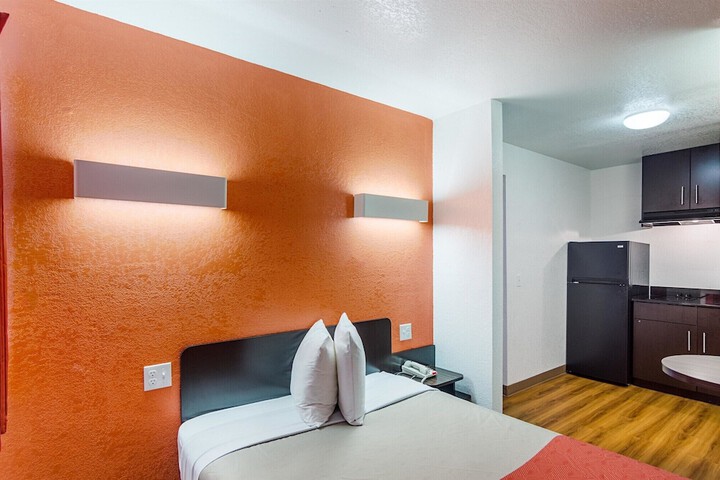 Room 13 of 49