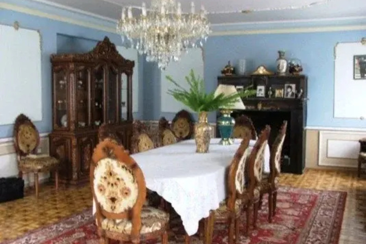 Room 13 of 22