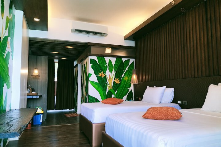 Room 33 of 83