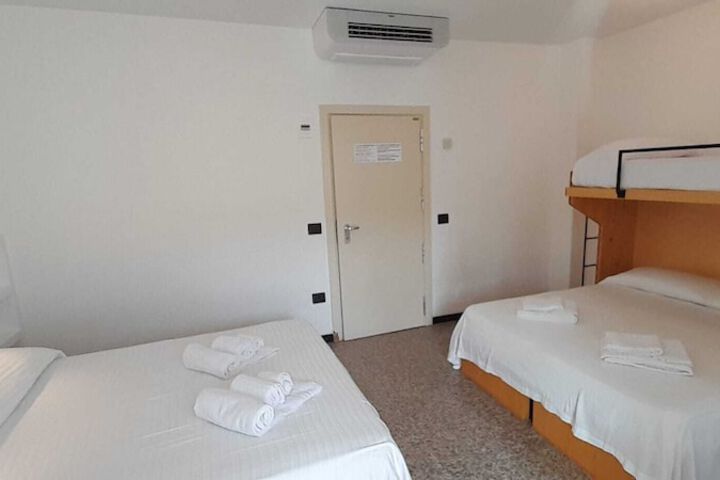 Room 26 of 61