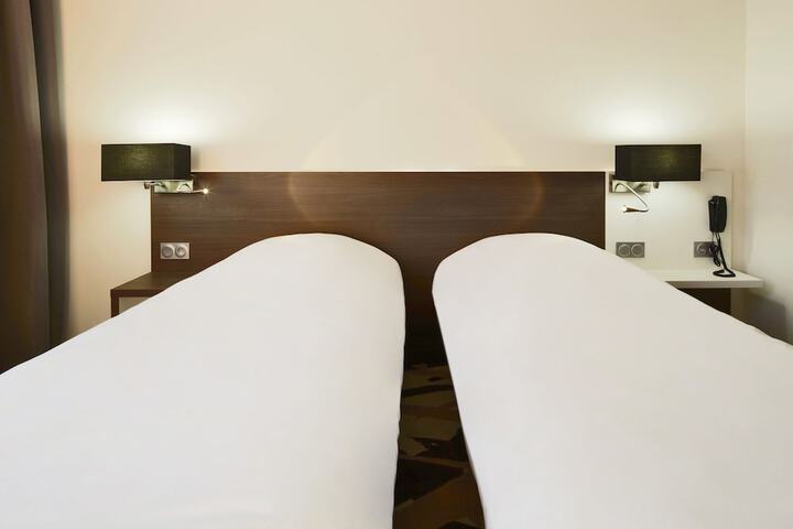 Room 6 of 51