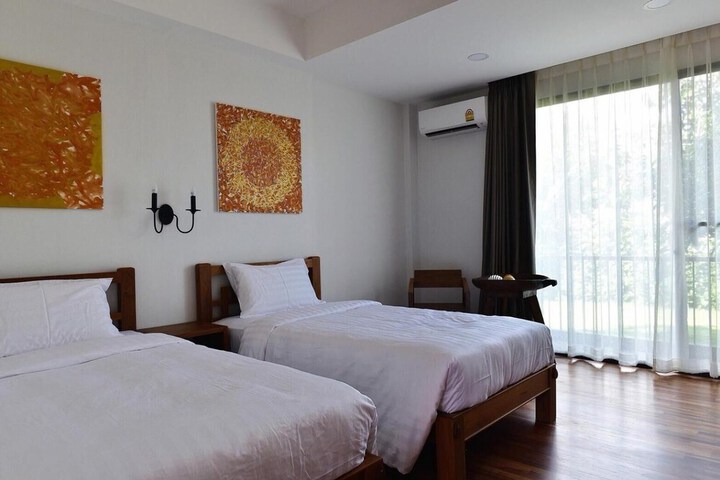 Room 10 of 38