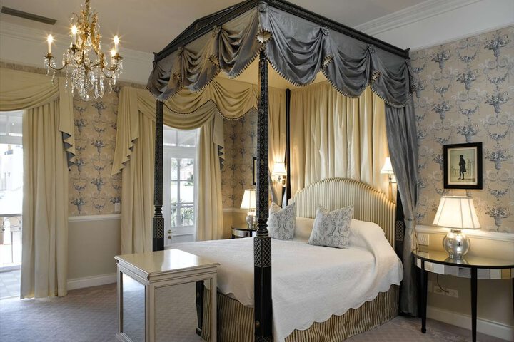 Room 25 of 183