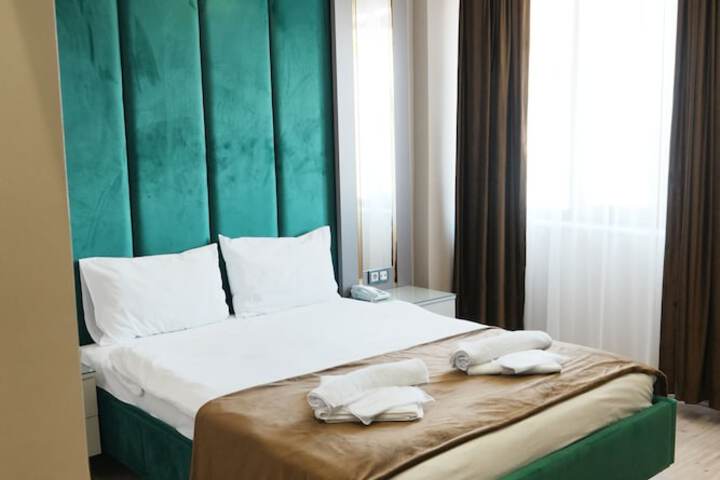 Room 32 of 65